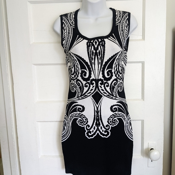 GUESS BLACK AND WHITE "ORNATE" PAISLEY BODYCON MINI-DRESS  SIZE SMALL - Picture 3 of 16